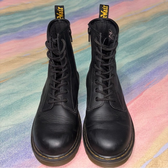 Dr. Martens 1460 Black Leather Boots – Women’s size 6 - Picture 2 of 8